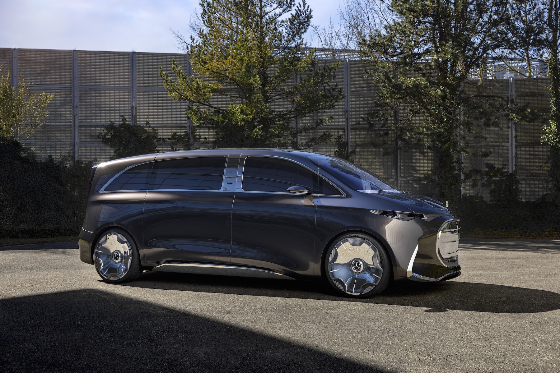 Le design du futur Vision V n'est pas sans rappeler la gamme Maybach avec ses jantes de 24“ chromées. © Mercedes