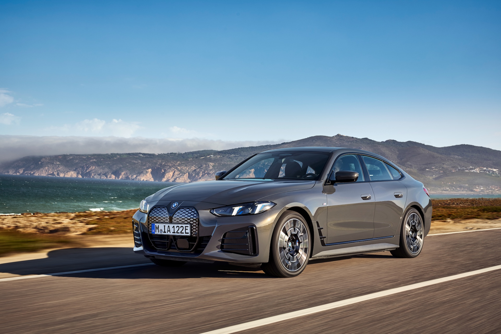 La gamme i4 profite d'une augmentation de son autonomie allant de 12 à 31 km WLTP. © BMW