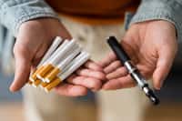 La e-cigarette est présentée comme une alternative au tabac traditionnel. © Andrey Popov, Adobe Stock