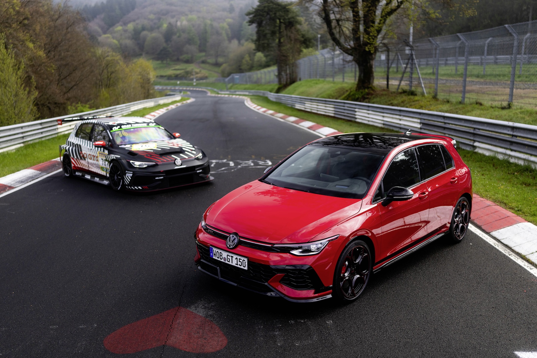 Pour les 50 ans de la Golf GTI en 2026, Volkswagen frappe fort avec une version thermique dopée à 325 chevaux. © Volkswagen