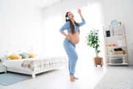 L'exercice physique, quel qu'il soit (danse, marche rapide, rapports sexuels), favorise-t-il le déclenchement de l’accouchement ? © Roman-Samborskyi, Shutterstock